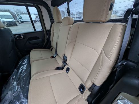 New 2026 Jeep Gladiator Sport AWD/4WD image 19