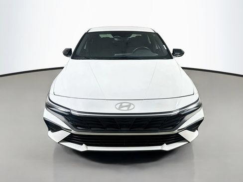 Used 2025 Hyundai Elantra Sport FWD image 2