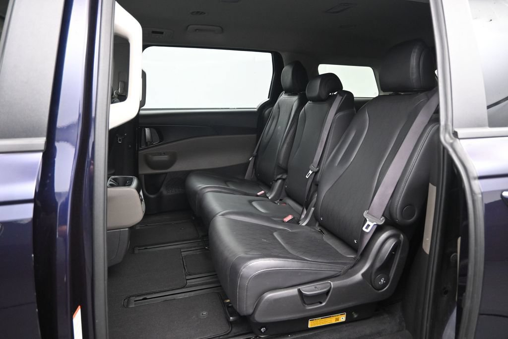 Used 2025 Kia Carnival FWD image 26