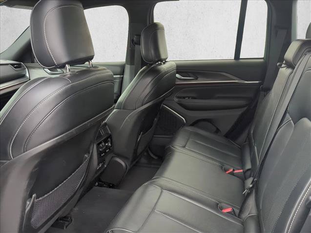 Used 2023 Jeep Grand Cherokee Overland AWD/4WD image 18