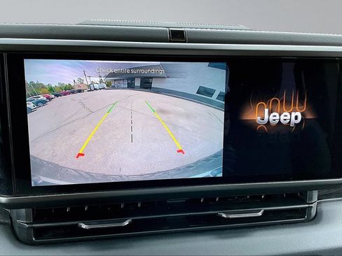 Certified 2025 Jeep Wrangler Unlimited Rubicon w/ Convenience Group AWD/4WD image 24