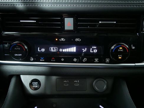 Used 2025 Nissan Rogue Platinum w/ Platinum Premium Package image 24