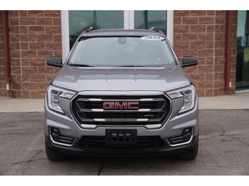 Used 2023 GMC Terrain AT4 image 3