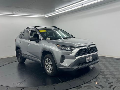 Used 2019 Toyota RAV4 LE w/ Carpet Mat Package FWD image 3