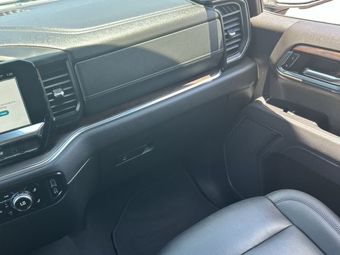 Certified 2025 GMC Sierra 1500 SLT AWD/4WD image 17