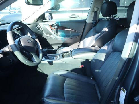 Used 2017 INFINITI QX50 2WD w/ Deluxe Touring Package image 10