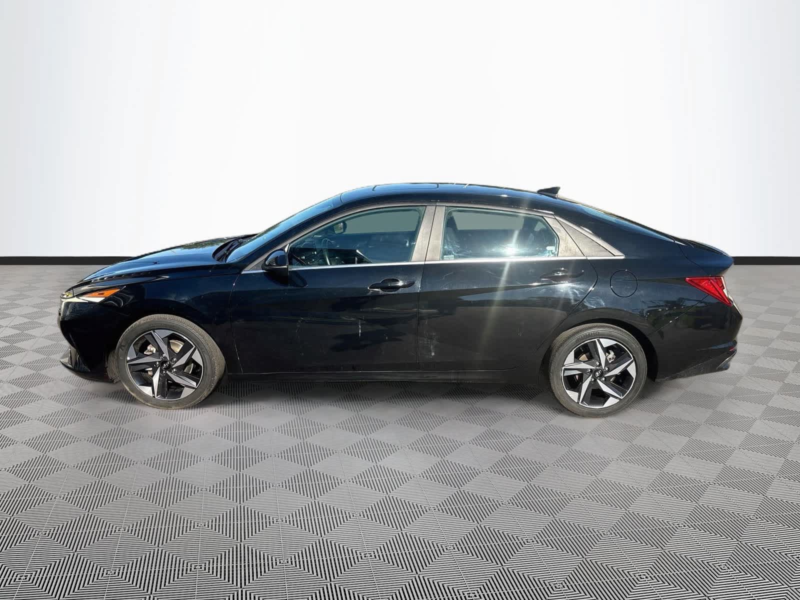 Used 2022 Hyundai Elantra SEL w/ Convenience + Premium Package FWD image 8