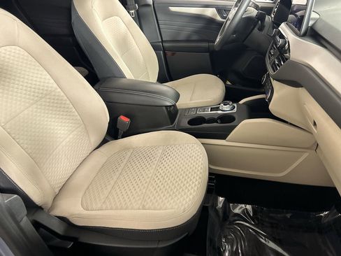 Used 2022 Ford Escape SE image 26