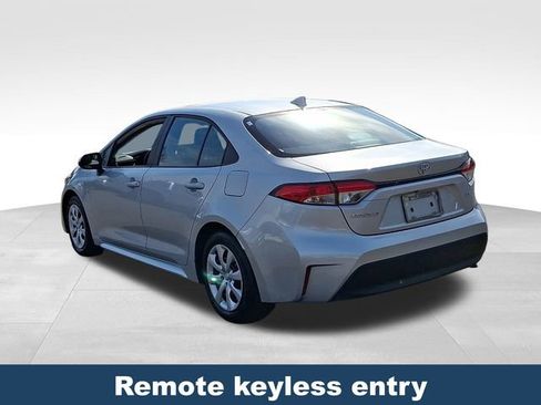 Used 2025 Toyota Corolla LE FWD image 5