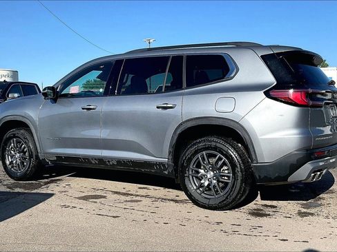 Used 2025 GMC Acadia Elevation AWD/4WD image 5