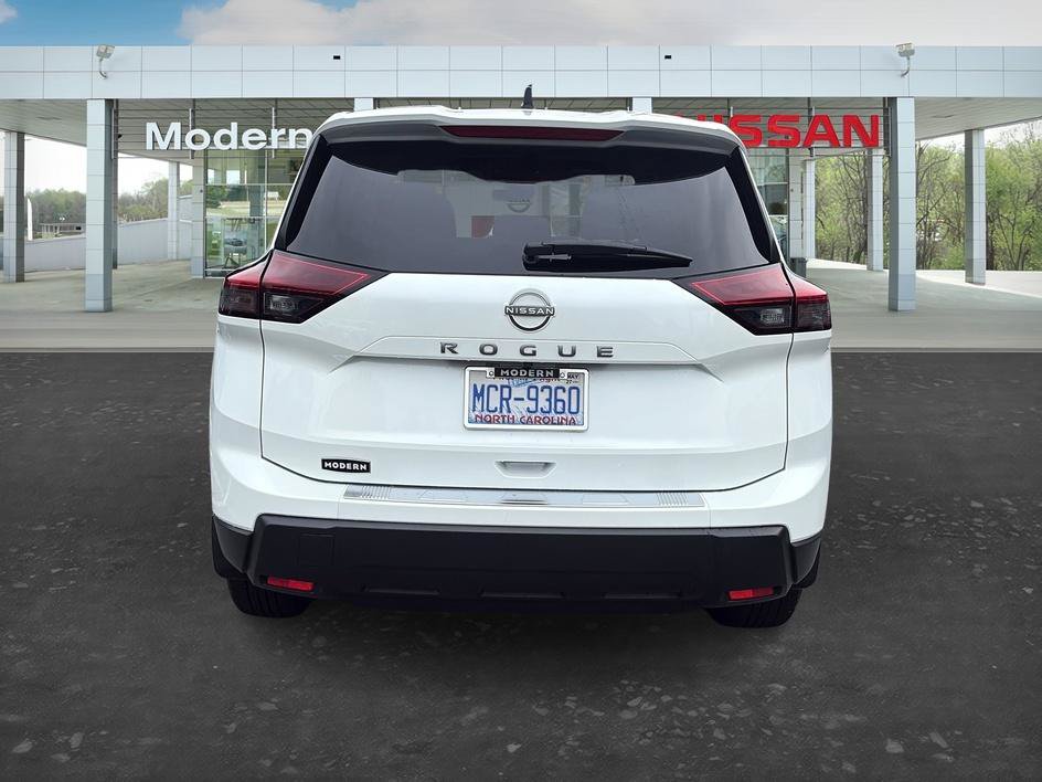 Certified 2026 Nissan Rogue SV FWD image 4