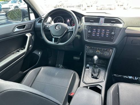 Used 2021 Volkswagen Tiguan SE FWD image 9