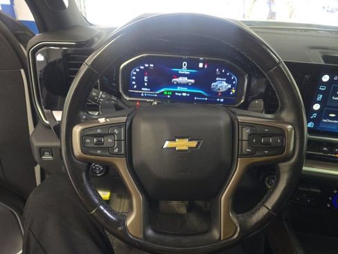 Used 2022 Chevrolet Silverado 1500 High Country w/ High Country Premium Package AWD/4WD image 3