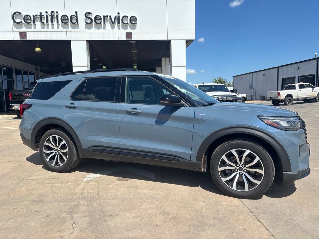 Used 2025 Ford Explorer ST-Line w/ Premium Package RWD image 7