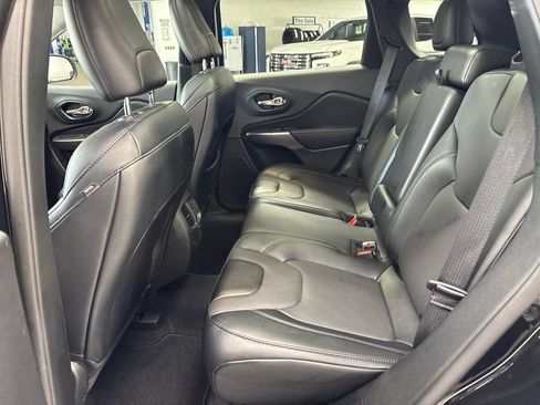 Used 2022 Jeep Cherokee Latitude Lux w/ Sun & Sound Group AWD/4WD image 37
