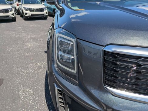 Certified 2022 Kia Telluride EX w/ EX Premium Package FWD image 10