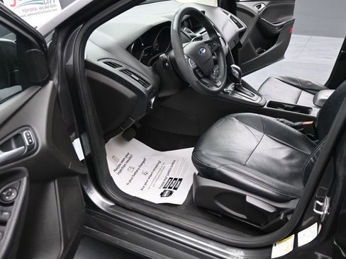 Used 2016 Ford Focus SE w/ Reverse Sensing Package image 18