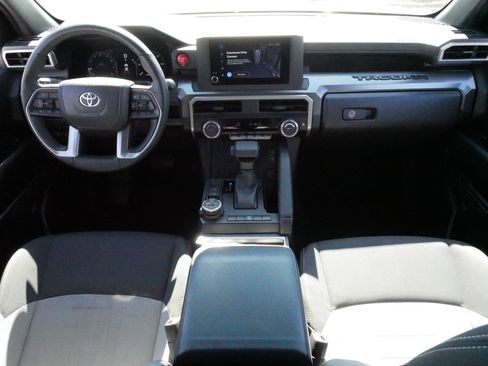 Used 2025 Toyota Tacoma TRD Off-Road AWD/4WD image 10