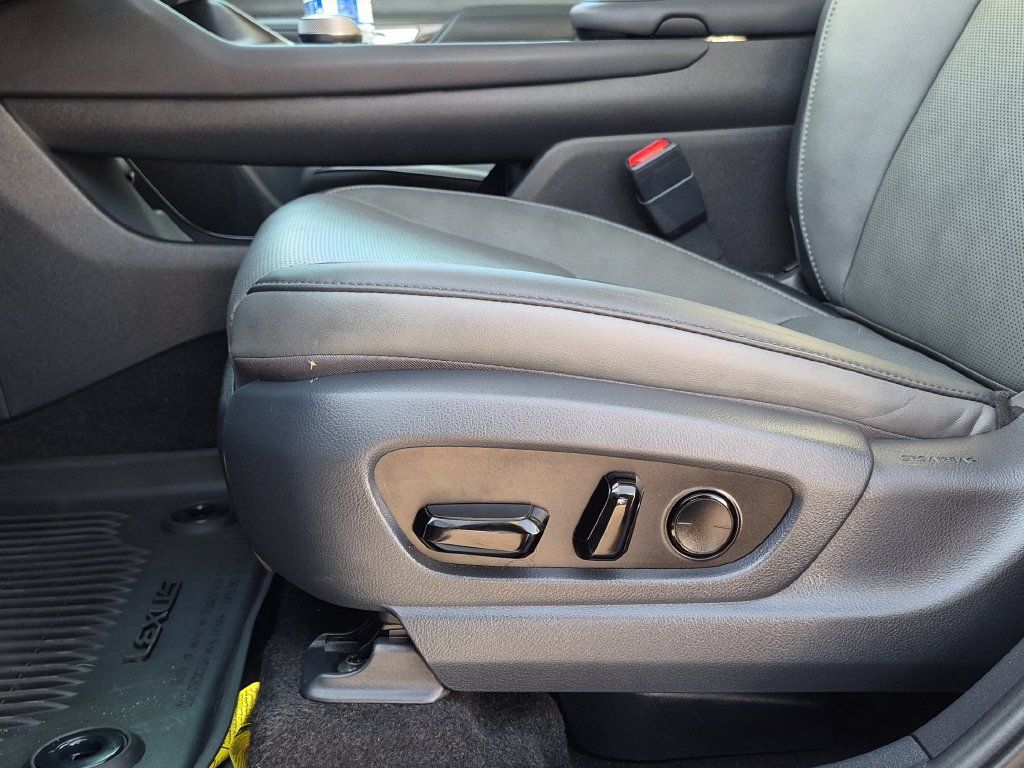 Used 2025 Lexus RZ 300e FWD image 12