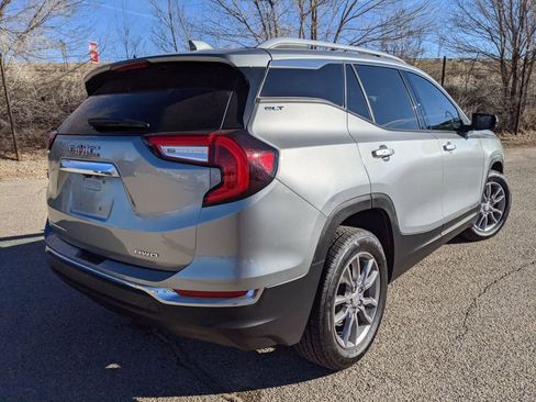 Used 2024 GMC Terrain SLT image 3