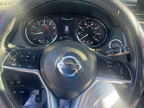 Used 2017 Nissan Rogue SV w/ Midnight Edition image 11