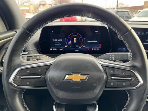 Used 2025 Chevrolet Traverse LT w/ Sun and Wheel Package image 22