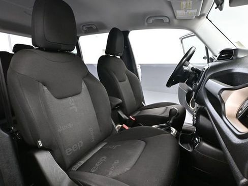 Used 2017 Jeep Renegade Latitude w/ Cold Weather Group AWD/4WD image 41