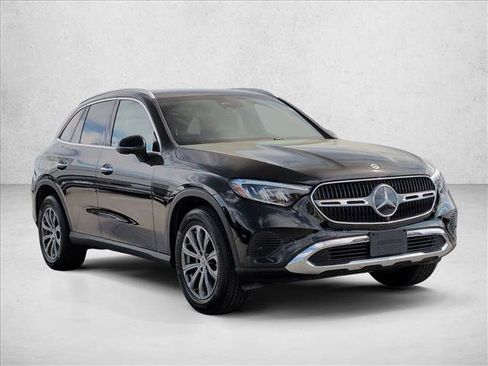 Used 2025 Mercedes-Benz GLC 300 4MATIC image 3