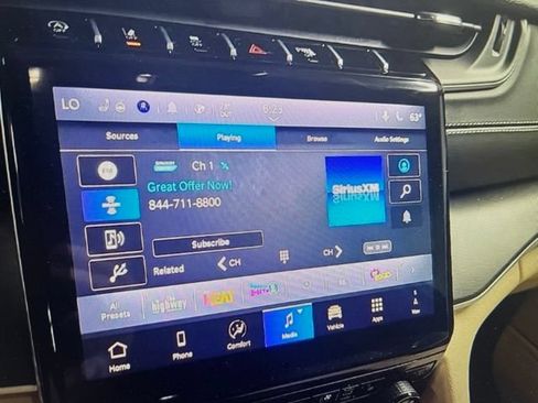 Used 2025 Jeep Grand Cherokee Limited w/ Luxury Tech Group II AWD/4WD image 5