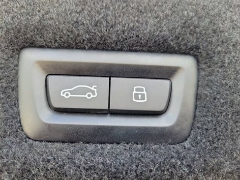 Used 2024 BMW 740i xDrive AWD/4WD image 35