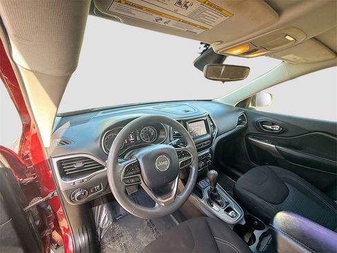 Used 2021 Jeep Cherokee Latitude w/ Mopar Interior Package image 9