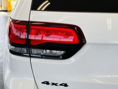 Used 2021 Jeep Grand Cherokee Laredo X AWD/4WD image 10