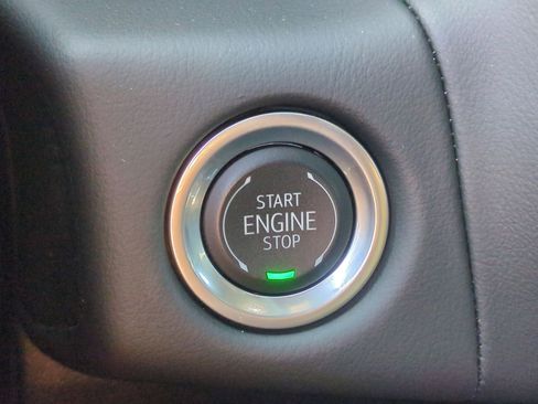 Certified 2024 Chevrolet Suburban Premier w/ Premium Package image 17