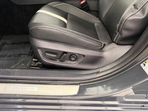 Used 2025 Toyota Camry SE AWD/4WD image 12