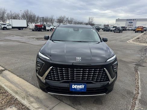 Used 2025 Buick Enclave Avenir w/ Trailering Package, 5000 lbs. image 2