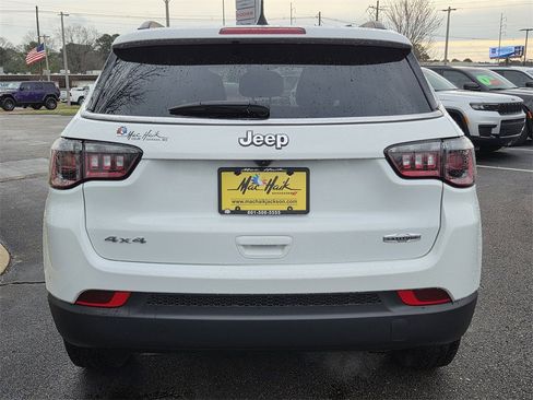 Used 2024 Jeep Compass Latitude image 5