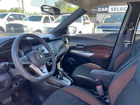 Used 2018 Nissan Kicks SR FWD image 9