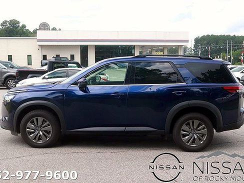 Certified 2025 Nissan Pathfinder SV AWD/4WD image 4