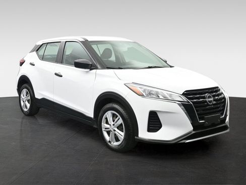 Used 2022 Nissan Kicks S FWD image 6