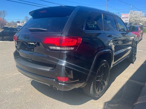 Used 2021 Jeep Grand Cherokee Laredo X AWD/4WD image 3