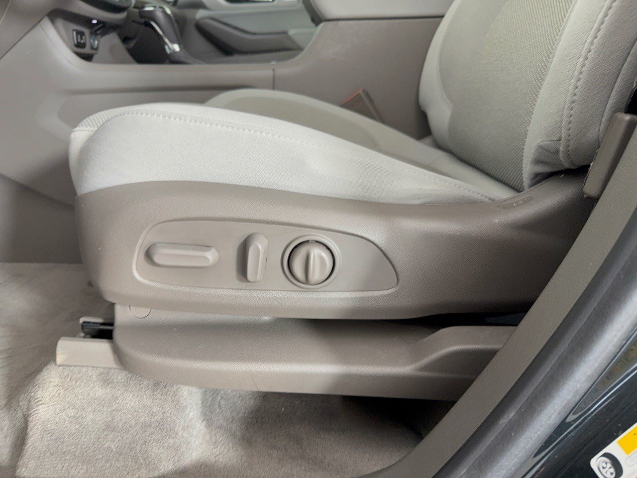 Used 2020 Chevrolet Traverse LT FWD image 16