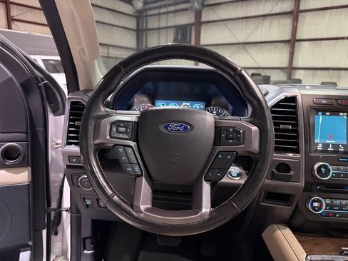 Used 2018 Ford Expedition Platinum RWD image 31