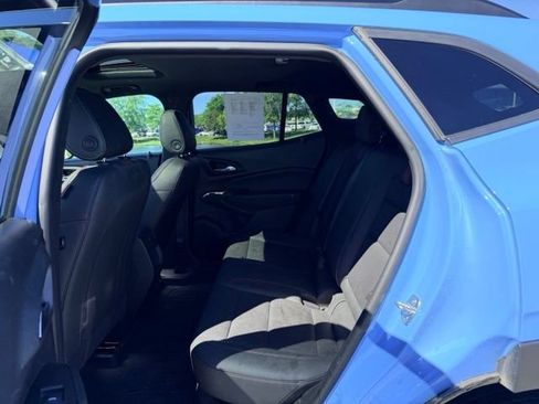 Used 2024 Chevrolet Trax RS w/ Sunroof Package FWD image 8