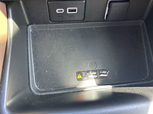 Used 2024 Chevrolet Tahoe High Country image 23