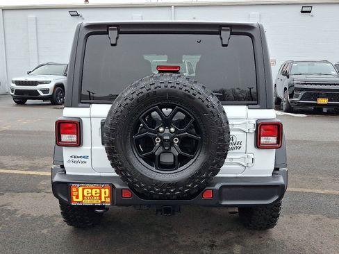 Certified 2025 Jeep Wrangler Willys image 5