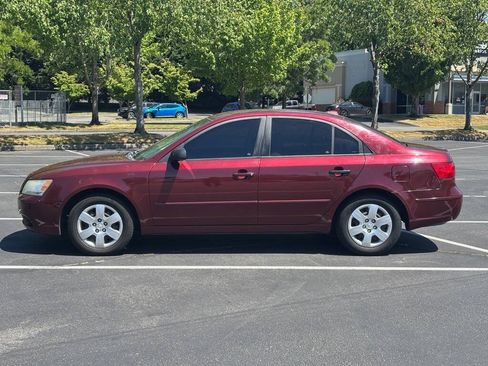 Used 2010 Hyundai Sonata GLS FWD image 2