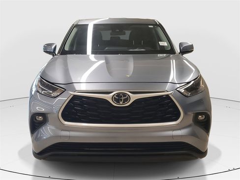 Certified 2023 Toyota Highlander LE image 2