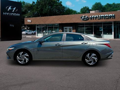 New 2025 Hyundai Elantra Limited image 3