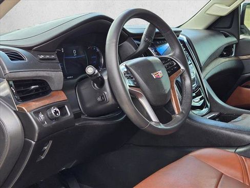 Used 2017 Cadillac Escalade Premium Luxury w/ LPO, Radiant Package RWD image 9