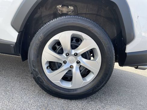 Certified 2021 Toyota RAV4 LE AWD/4WD image 10